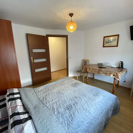 Niutek Pensión 3*