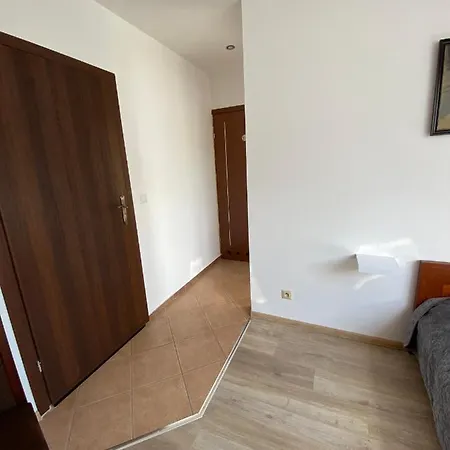 Niutek Pensión 3*