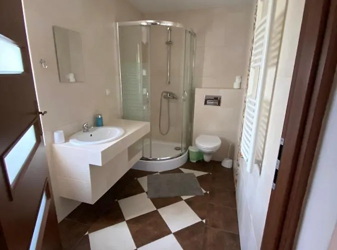 בית הארחה Niutek