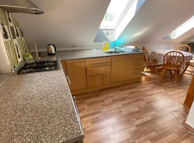 Niutek בית הארחה 3*