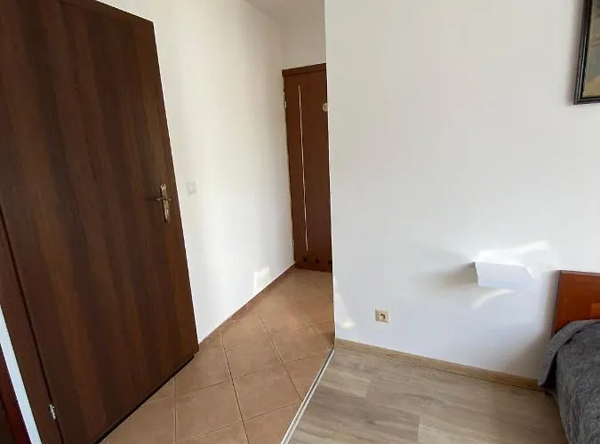 Niutek בית הארחה 3*