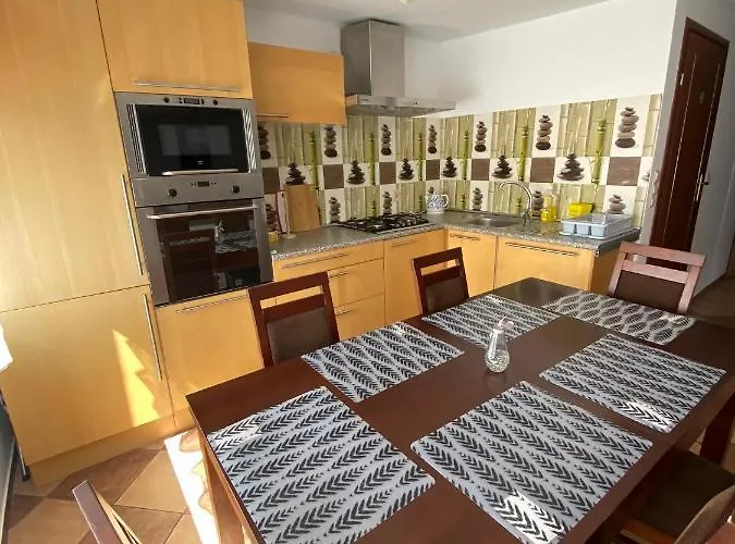 Niutek בית הארחה